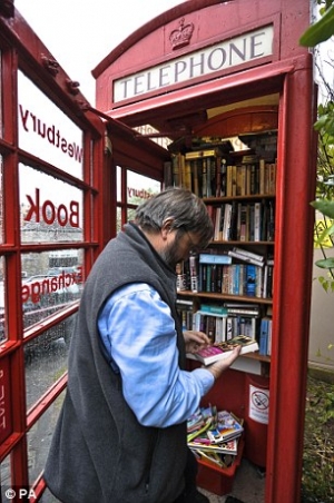 bibliobus u telefonskoj govornici